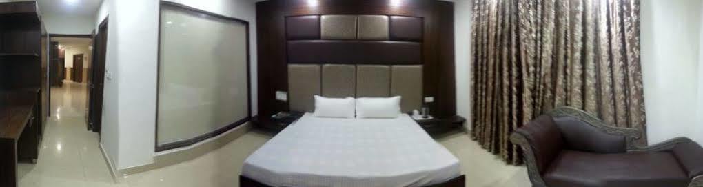 Hotel Ng Paradise Jagādhri エクステリア 写真